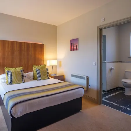 Cryans Hotel 3*